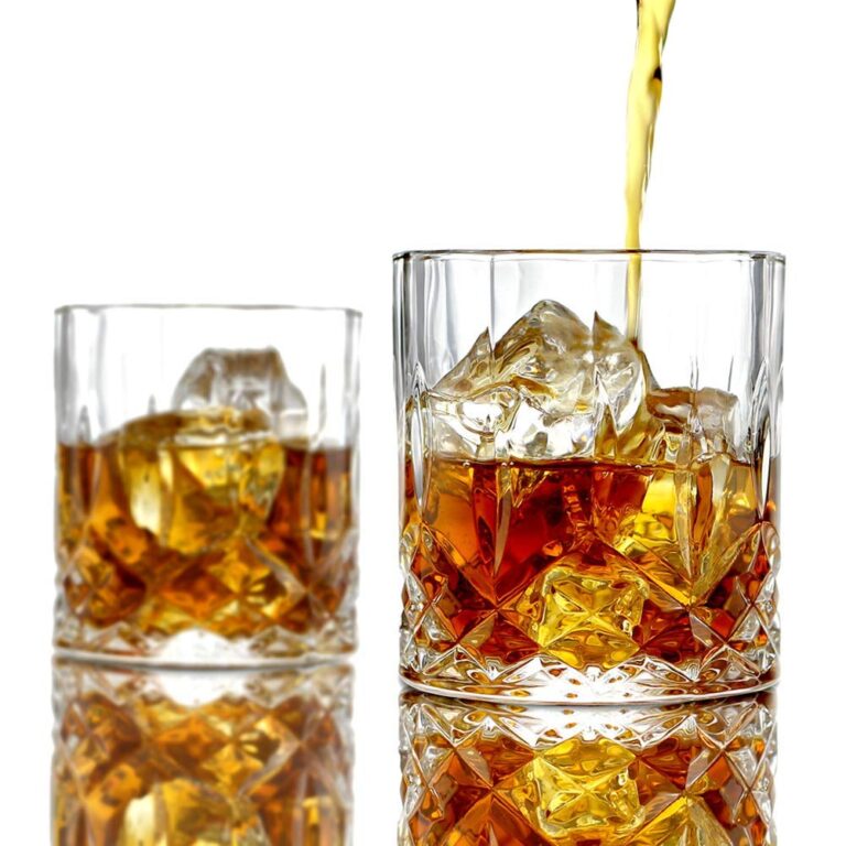 Sip in Style: Why Premium Whiskey Glasses Are a Must-Have for Your Home Bar